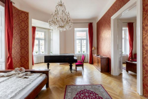 Rom-Antique Residence at City Center